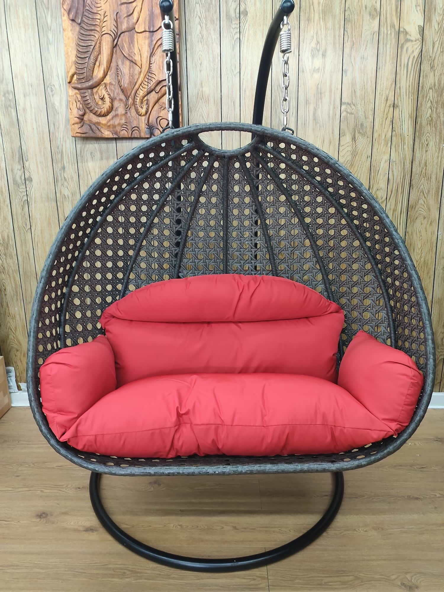 LeisureMod Mendoza Charcoal Wicker Hanging 2 Person Egg Swing Chair Red