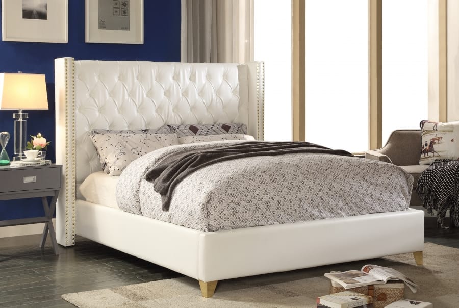 Meridian Furniture Soho White Bonded Leather Queen Bed Meridian Furniture Soho White Bonded Leather Queen Bed