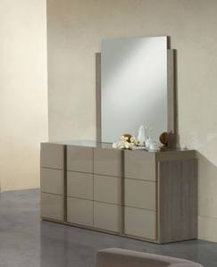 Nova Domus Marcela Italian Modern Mirror by VIG Furniture