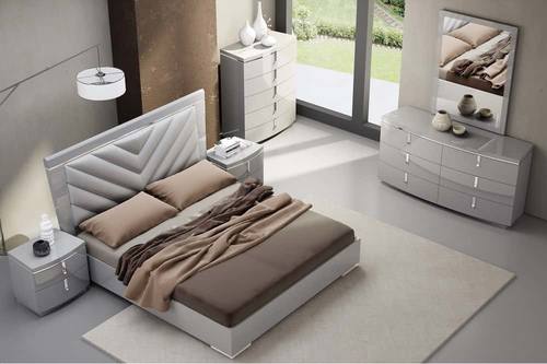 The New York Modern Bedroom Set by J&M Furniture
