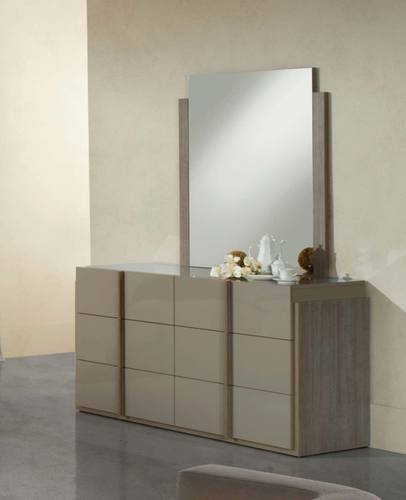 Nova Domus Marcela Italian Modern Mirror by VIG Furniture