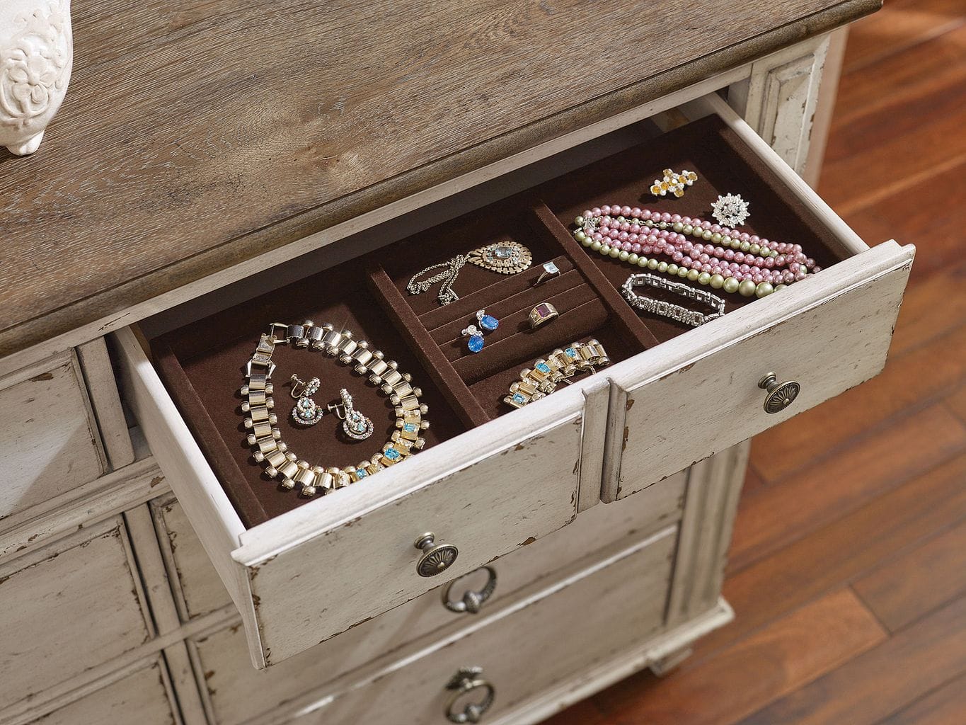 American Drew Southbury Bureau - Thumbnail 3