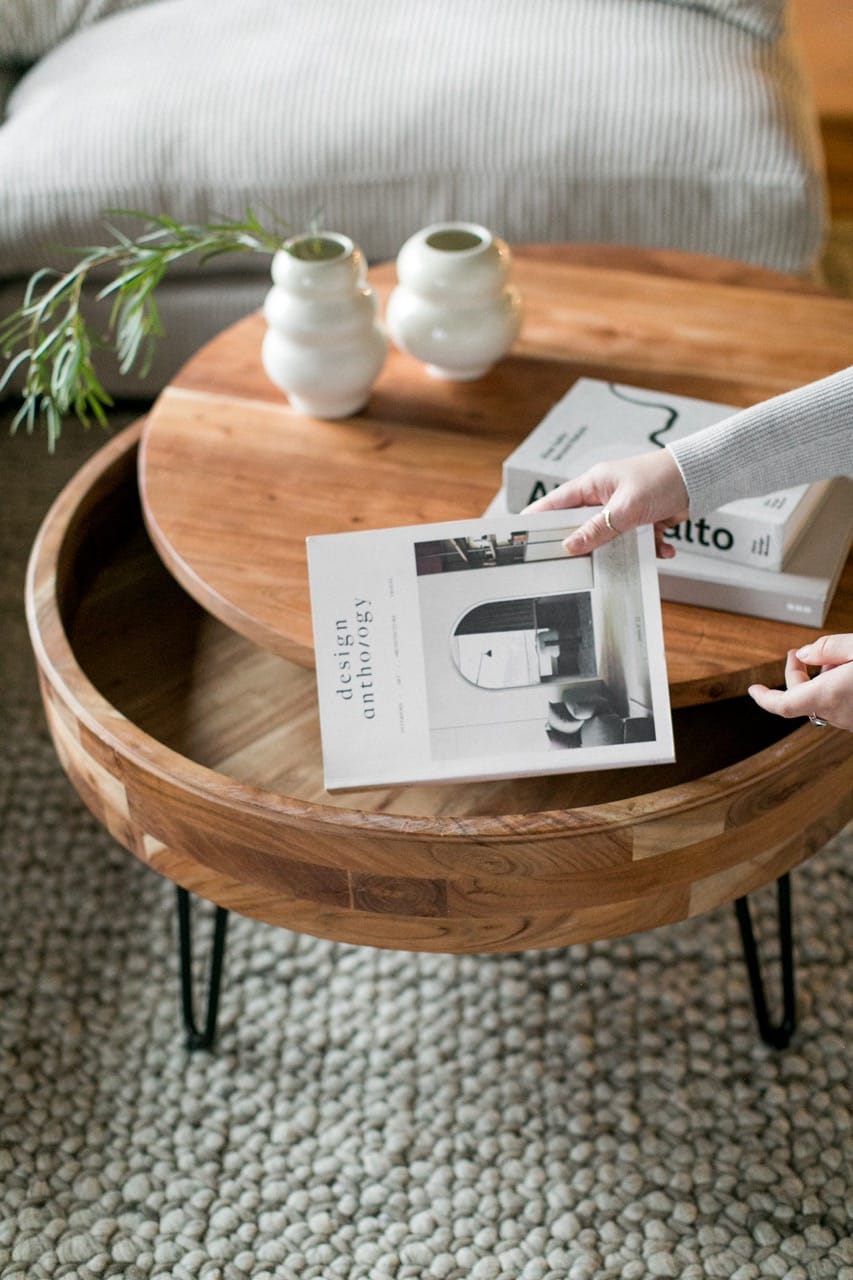 Privado storage outlet coffee table