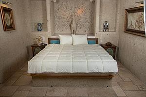 Furnish Home Store Queen Size Premium New Zealand Washable Wool Comforter in White by Furnia Furniture