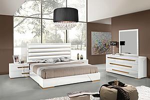 Nova Domus Juliet Italian Modern White & Rosegold Mirror by VIG Furniture