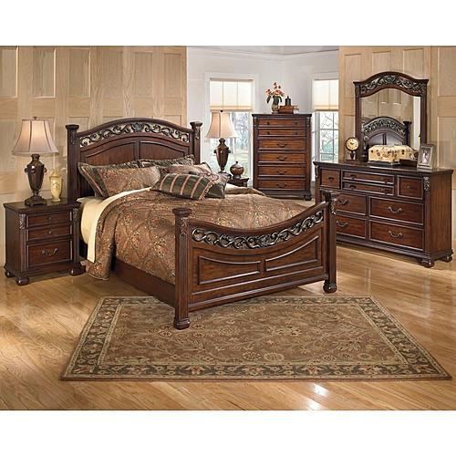 Leahlyn - Reddish Brown - King Bedroom Set by Ashley Furniture