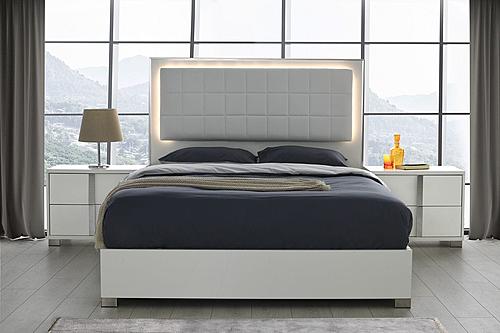 Giulia Bedroom Set in White by J&M Furniture